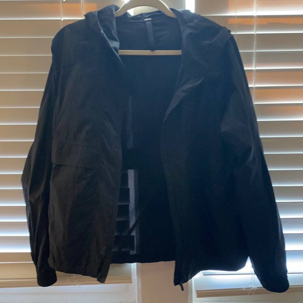 NWOT LULULEMON LIGHT RAIN JACKET/WINDBREAKER